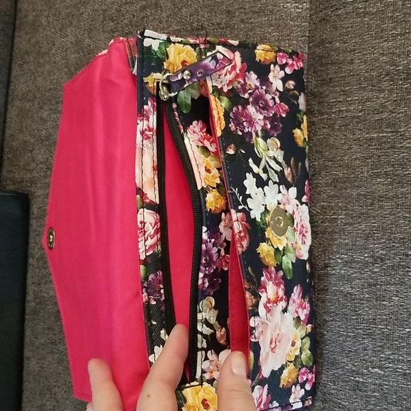 Set of 2 Minicci clutch purses. Black & pink floral - Picture 4 of 14